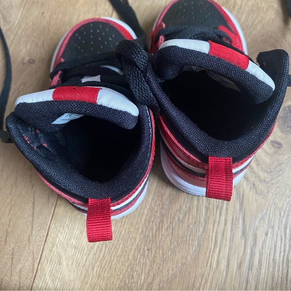 Jordan 1 Mid Chicago Toe (TD) Shoes Black White Red Size 4c Baby Toddler - Picture 7 of 9